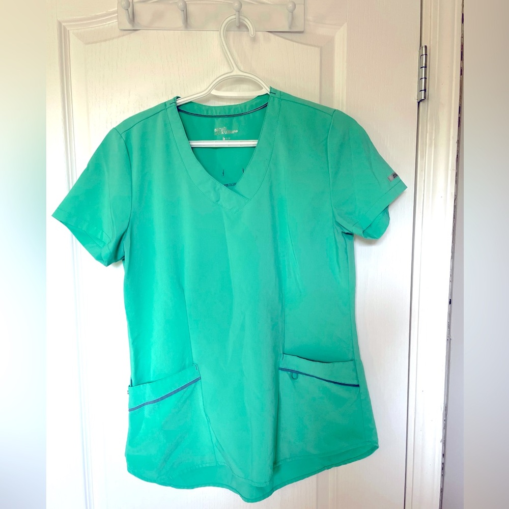 Women’s mint green scrub kulture scrub top size small